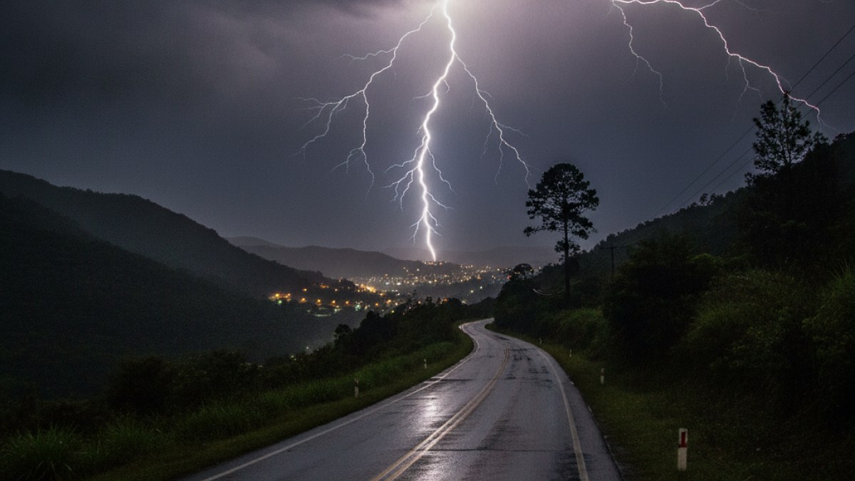Imagem ilustrativa da notícia: Defesa Civil de SC emite alerta de risco para temporais e chuvas intensas em diversas regiões do estado