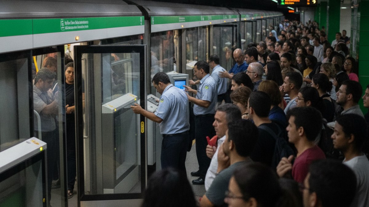 Imagem ilustrativa da notícia: Falha em portas de plataforma causa transtornos na Linha 2-Verde do Metrô de São Paulo
